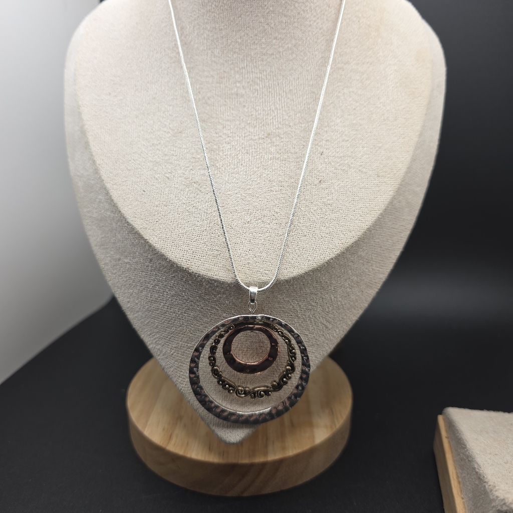 Chic Silver And Brown Circle Pendant Necklace (2298)